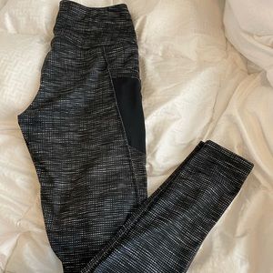 Black and white glyder leggings